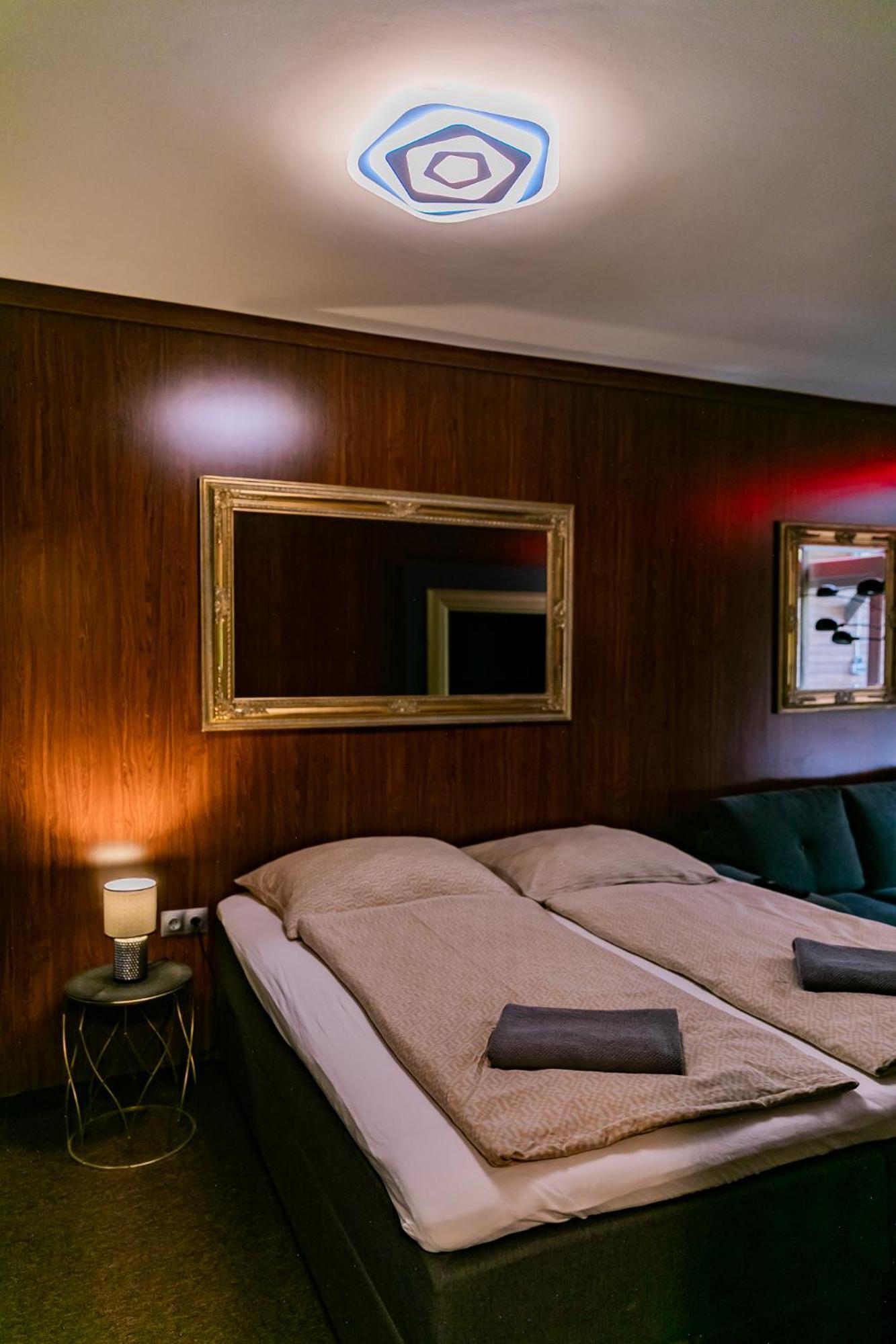 Motel 1 Dunaújváros Esterno foto